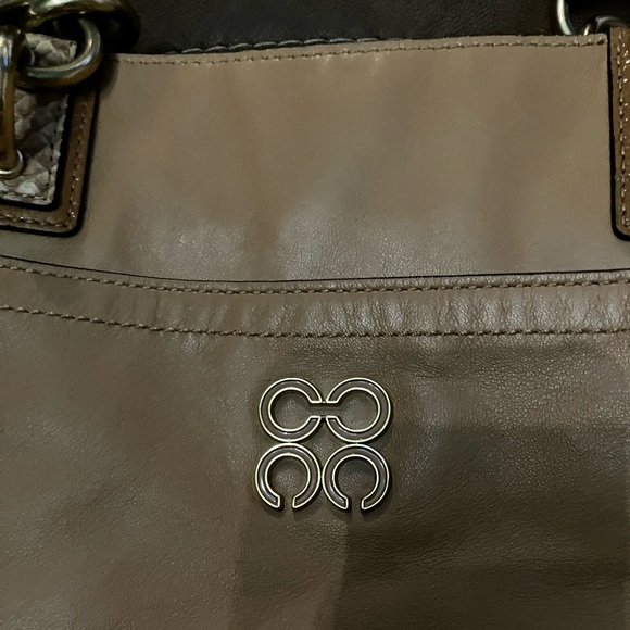 Coach Shoulder bag Elegant Tan Leather Tote Bag - Picture 3 of 9